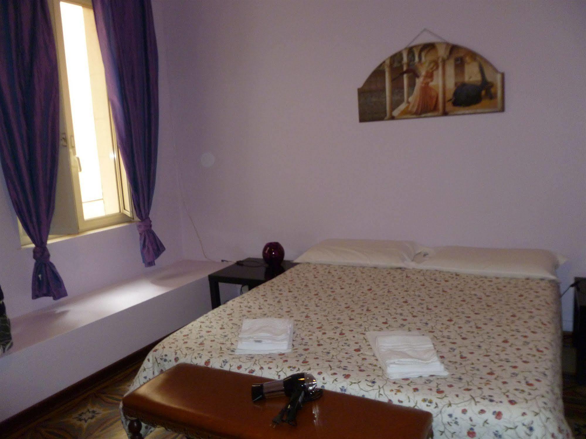 Carlo Alberto House Couette-café Rome